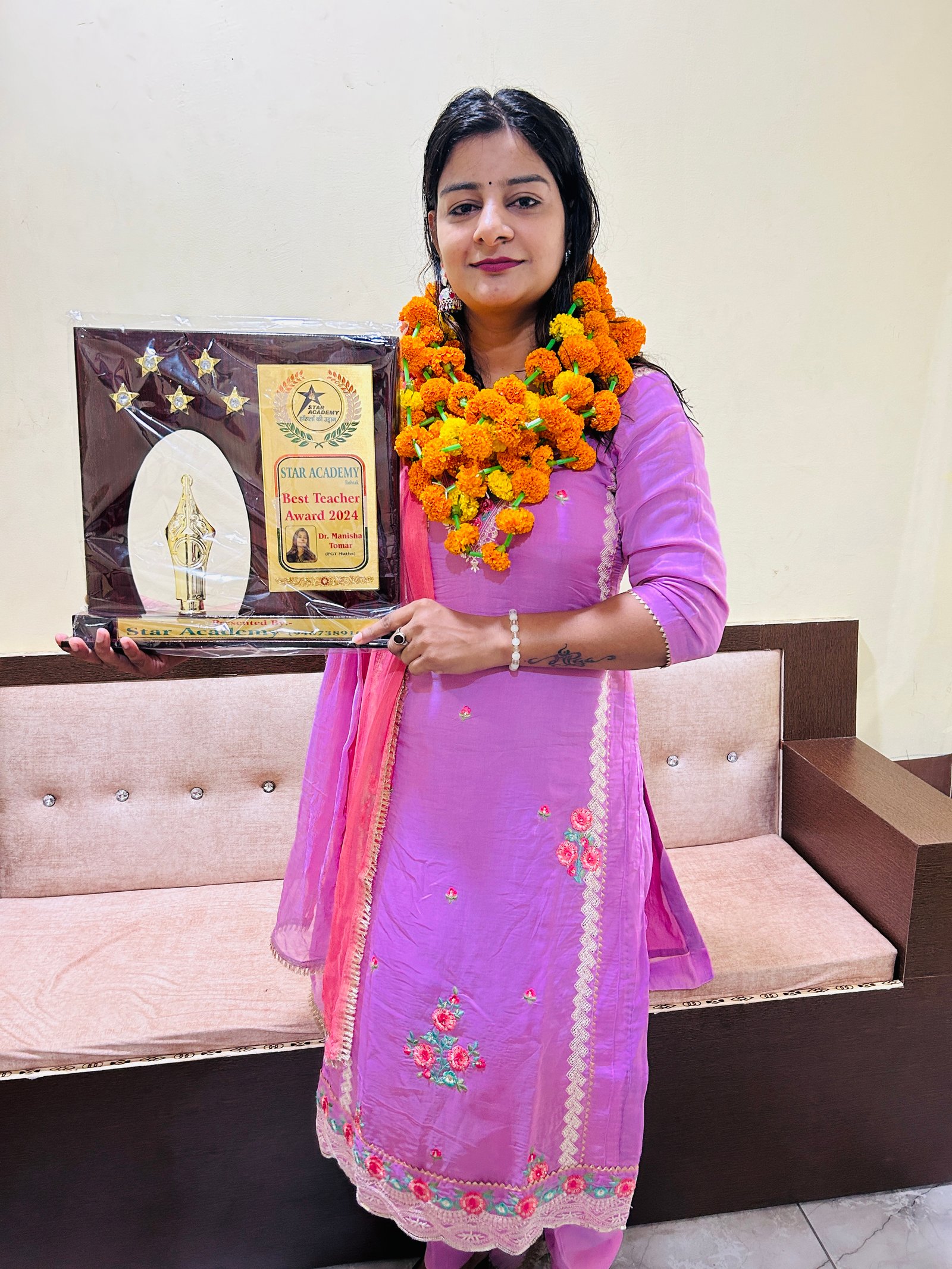 “Best Teacher Award 2024 – Dr. Manisha Tomar”