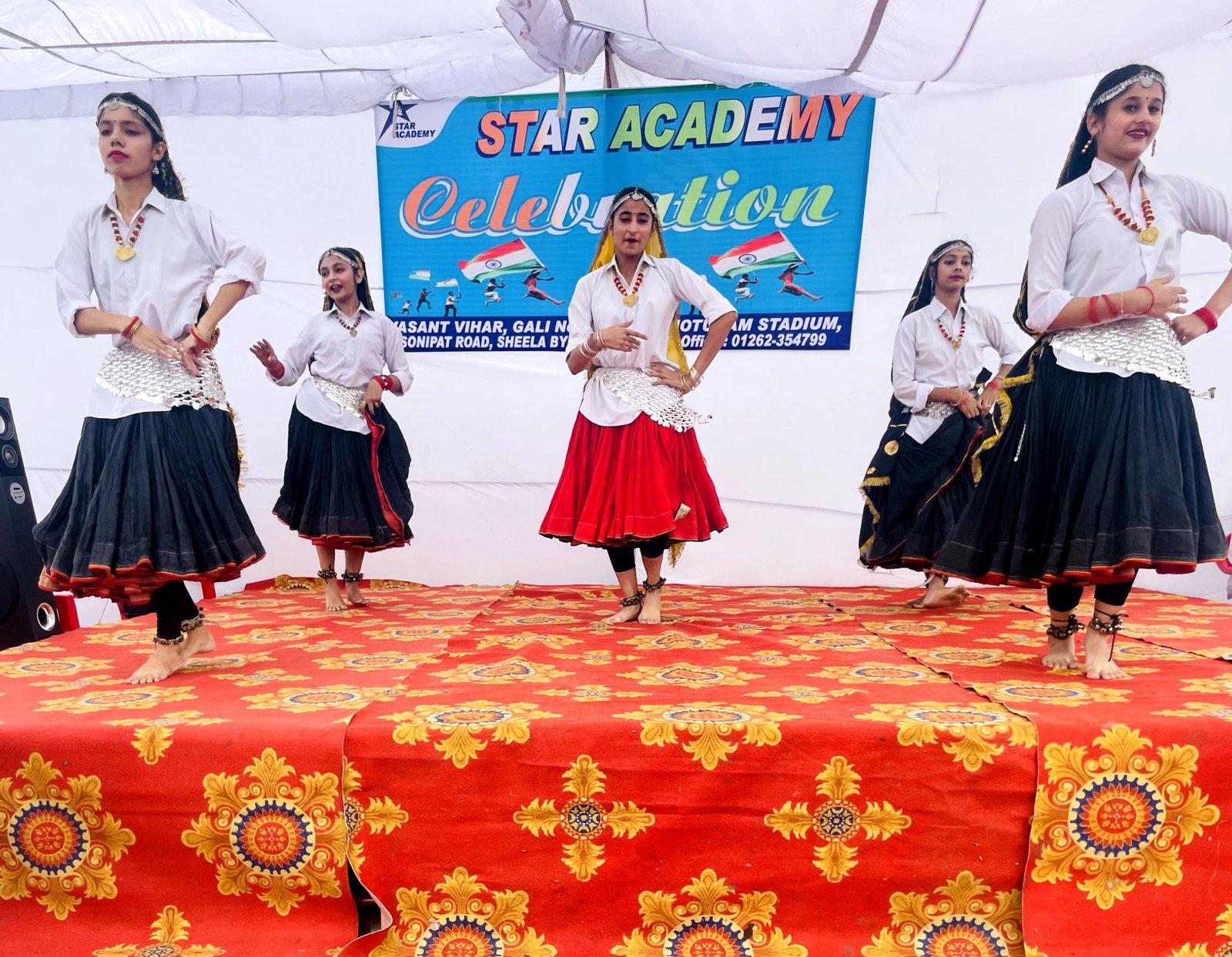 “Cultural Dance Performance – Celebrating Indian Tradition”