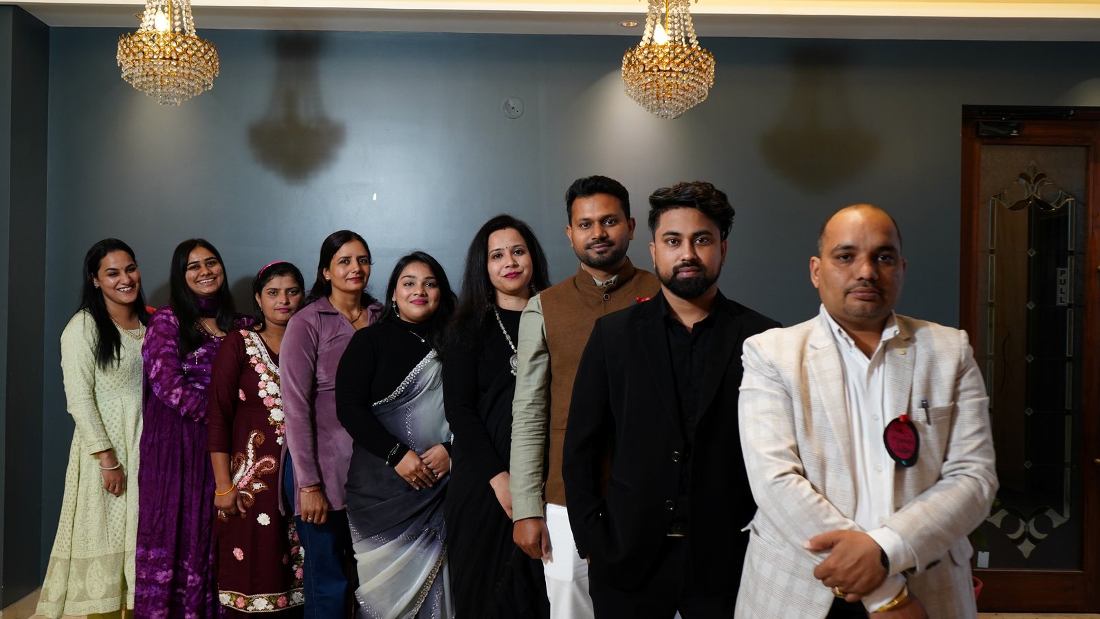 समर्पित टीम, एकजुट प्रयास और सफलता की ओर निरंतर कदम